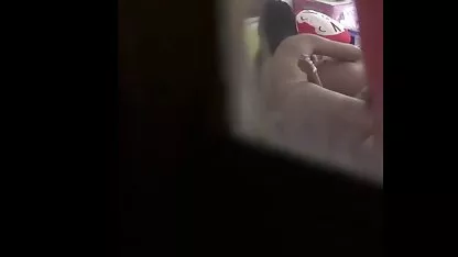 सेक्सी मालिश करने सेक्सी मूवी हॉट वाला क्लाइंट के मोटे डिक गुदा के ऊपर बैठ गया