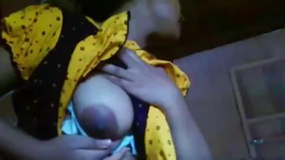 एक बड़ा सुंदर स्तन के साथ एक परिपक्व सेक्सी मूवी क्सक्स लड़की दो गर्म पुरुषों के साथ चुदाई करती है