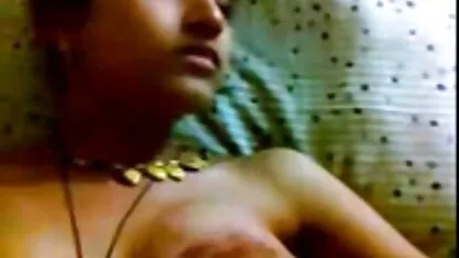 कामुक अधोवस्त्र में दो सेक्सी उभयलिंगी सेक्सी मूवी हिंदी फिल्म महिलाएं और एक सुंदर स्ट्रैपटन