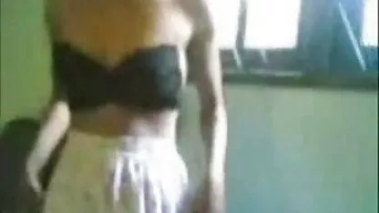 बेब एक परिपक्व आदमी के साथ जंगल लव सेक्सी मूवी fucks और बिल्ली में चिपचिपा सह लेता है