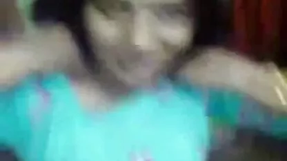 दोस्त के रूप में वह अपने डिक बेकार बच्चे जंगल की मूवी सेक्सी को कैमरे पर ले जाता है