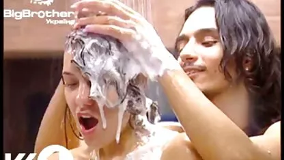 लाल बालों वाली जानवर एक काले रंग की सुंदर विशाल डिक की इंग्लिश की सेक्सी मूवी सवारी करती है